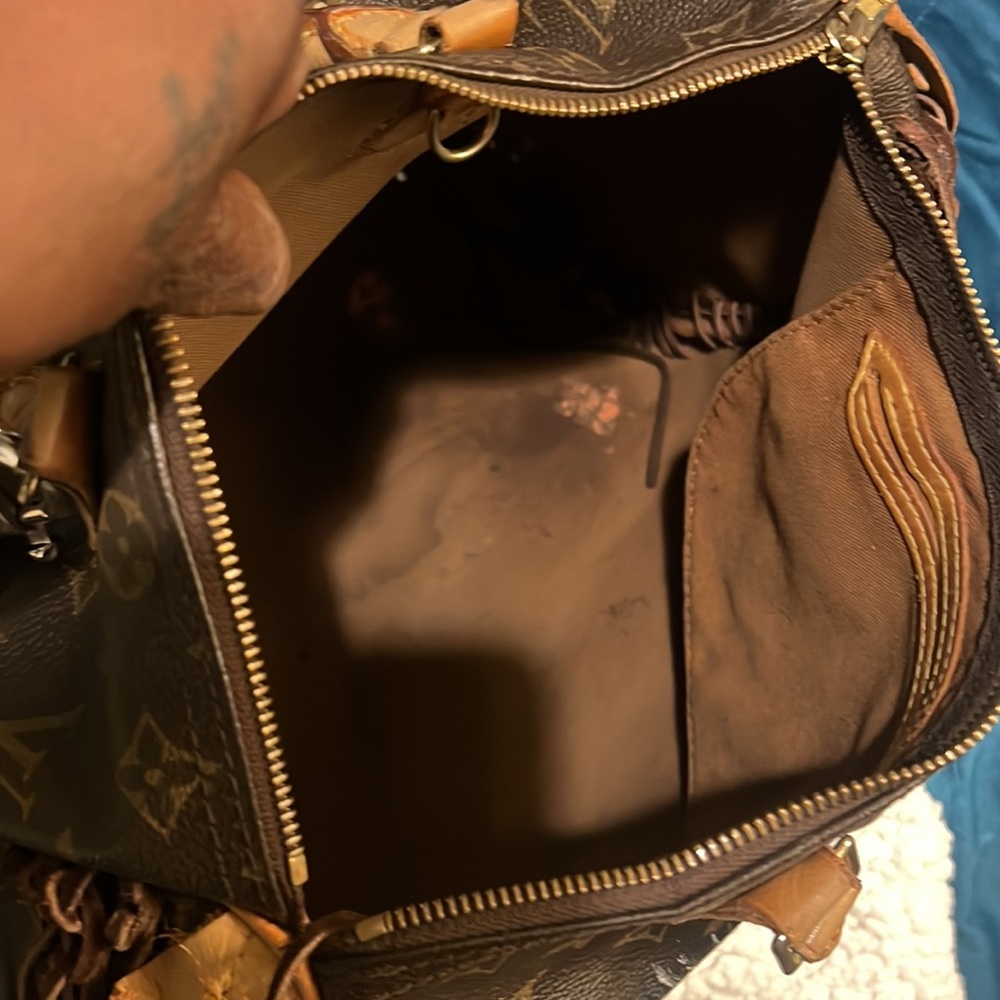 30 Louis Vuitton speedy bag with custom lady eyes and lips - Picture 9 of 9